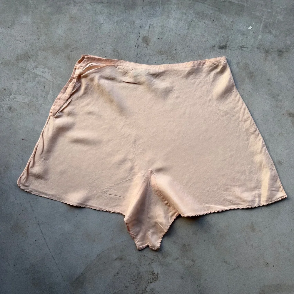 Vintage Best & Co Peach Silk Tap Pants Scalloped Lace Trim Side Button Bloomers